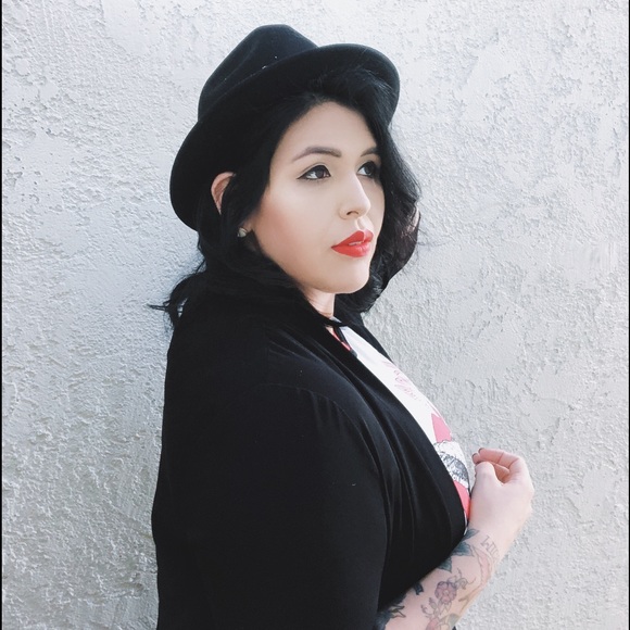 Meet your Posher, Jessica - Picture 7 of 8